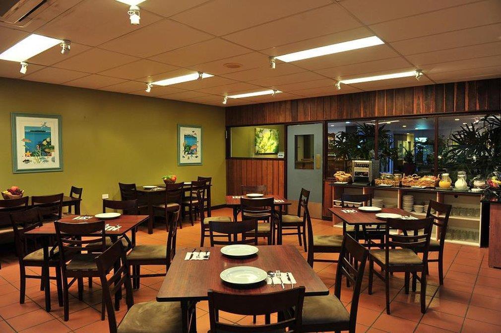 Coral Tree Inn Cairns Restoran gambar